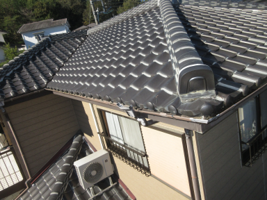 雨漏りをしているみたいですが、どこに頼めばいいのかわからないです。