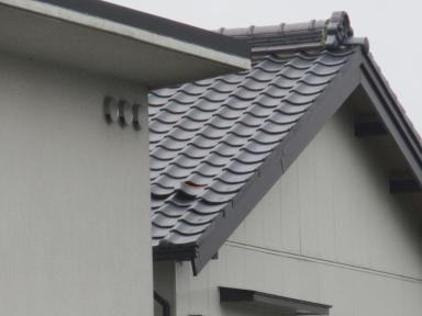 強風で瓦がズレてしまってもすぐ修理可能。見つけた時にすぐ相談 ください。