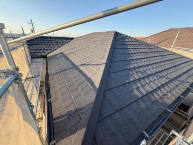 経年劣化で色落ちしたカラーベストをT・ルーフで重ね葺き【カバ ー工法】